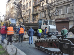 Тепловики снова перекопали переулок в центре Одессы