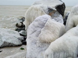Опубликованы завораживающие фото обледеневшего берега Кирилловки в январе