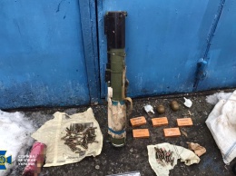 СБУ нашла в доме у жителя Луганщине взрывчатку и гранаты боевиков