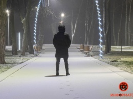 Зима продолжается: как выглядит парк Писаржевского снежной ночью