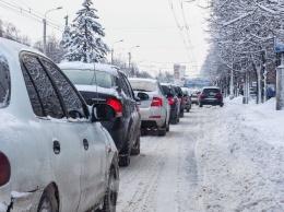 В Днепре выпал снег: ситуация на дорогах города