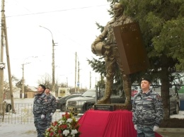 В оккупированном Луганске установили памятник в честь «Беркута»