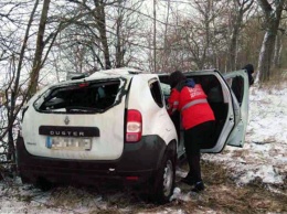 На трассе Днепр-Запорожье авто слетело с дороги: есть пострадавший