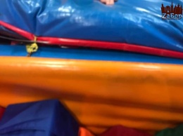 В Запорожье ребенок разбил голову в детском развлекательном центре