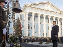 Зеленский почтил память воинов, погибших за независимость Украины