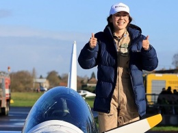 Девятнадцатилетняя девушка-пилот из Бельгии в одиночку облетела мир и установила новый рекорд