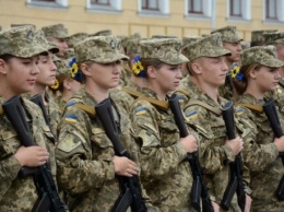 Взятие женщин на военный учет в Украине собираются отменить (документ)