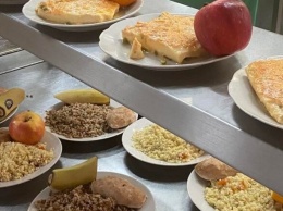 В киевских школах значительно подорожает питание в столовых