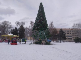 В парке Глобы демонтировали новогоднюю елку