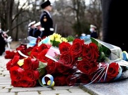 Возложение цветов и флешмоб: как в Одессе празднуют День Соборности