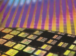 Рост цен на память вывел Samsung на первое место по выручке среди поставщиков полупроводниковых компонентов