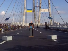 В Запорожье Владимир Зеленский открыл самый высокий мост Украины