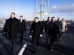 В Запорожье открыли движение по верховой части нового вантового моста через Днепр