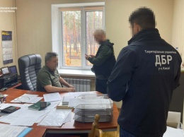Главного лесничего Высшедубечанского лесхоза будут судить за вымогательство 40 тысяч долларов
