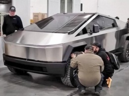 Он «живой»: первый реальный снимок Tesla Cybertruck