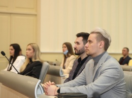 Студенты Школы молодого политика «ЗА_ЖИгай» побывали в облсовете и музее истории развития самоуправления Днепропетровщины