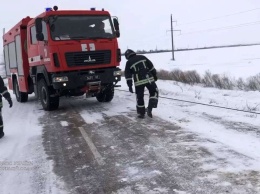 На трассах Запорожской области спасатели приходят на помощь водителям