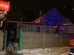В Днепре на Шахматном проезде горел частный дом: в пожаре погиб мужчина