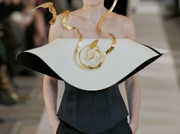 Самые необычные украшения в коллекции Schiaparelli Couture