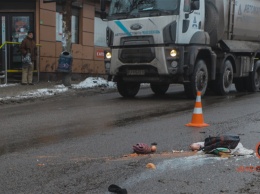 В Днепре на Мазепы грузовик насмерть сбил женщину