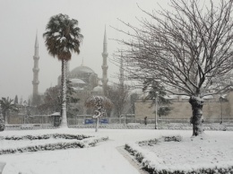 Turkish Airlines продолжила приостановку рейсов в аэропорту Стамбула из-за снегопада