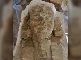 В Египте археологи нашли две гигантские статуи сфинксов