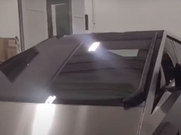 Видео со свежей версией прототипа Tesla Cybertruck подтвердило отсутствие дверных ручек