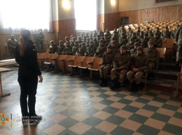 Учащихся криворожского военного лицея нацелили на выбор профессии спасатель