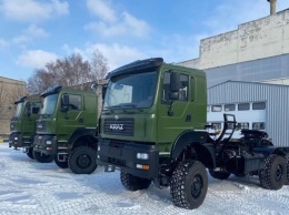 АвтоКрАЗ передал первую партию тягачей украинской армии