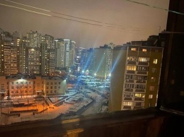 В Киеве спасли женщину с сыном от прыжка из окна