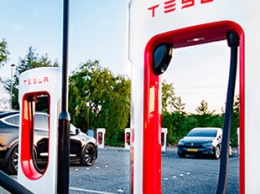 Зарядные станции Tesla Supercharger атакованы: в Китае воры вырезают с корнем зарядные кабели