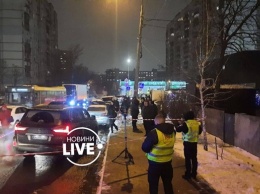 В Киеве неизвестные обстреляли внедорожник