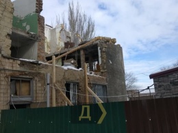 В аварийном доме в Хуторском переулке упавшая стена придавила строителя