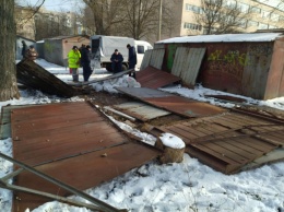 В Суворовском районе сносят гаражи: чиновники обещают, что это только начало