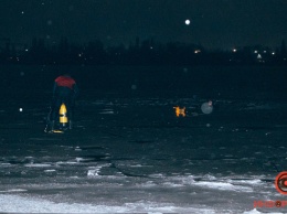 В Днепре на Монастырском острове 16-летний парень провалился под лед: водолазы достали тело