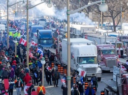 В Канаде сотни дальнобойщиков протестовали против обязательной вакцинации