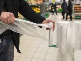 С 1 февраля в Украине пластиковые пакеты станут платными: сколько будут стоить