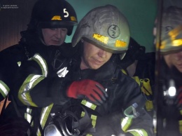 Ночной пожар в девятиэтажке на Николаевской дороге: спасатели эвакуировали 27 жильцов