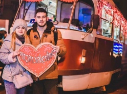 Романтическая фотосессия, истории любви, шоу-программа: по Харькову будет курсировать "трамвай влюбленных"