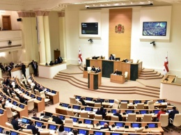 Парламент Грузии обеспокоился возможной эскалацией на Украине, но не рискнул упоминать Россию