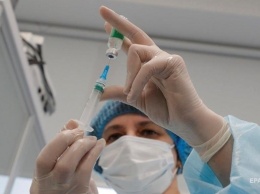 Кабмин одобрил план COVID-вакцинации на 2022 год