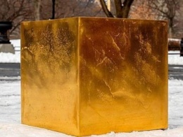 В парке Нью-Йорка появился куб из чистого золота
