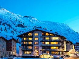 Остановитесь в отеле Thurnher's Alpenhof, чтобы покататься на лыжах в Цюрсе