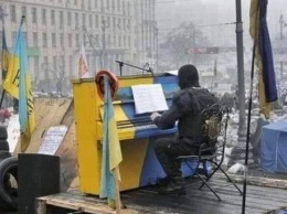 Отреставрировали пианино, на котором играли в 2014 году на Майдане во время революции