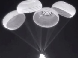 NASA и SpaceX пытаются понять, почему один из парашютов корабля Dragon раскрывается медленнее других