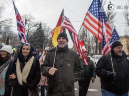 В Киеве иностранцы провели Международный марш единства за Украину (фото)