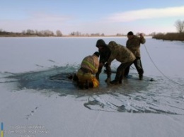 На Днепропетровщине мужчина для видео прыгнул в прорубь и утонул (ВИДЕО)