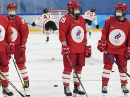 Из-за истерики Канады российских хоккеисток заставили играть в медицинских масках