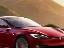 Tesla требует с клиента 22 000 долларов за залитую батарею