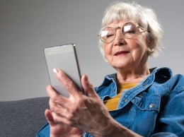 Президент Зеленский пообещал выдать смартфон каждому пенсионеру: что для этого нужно